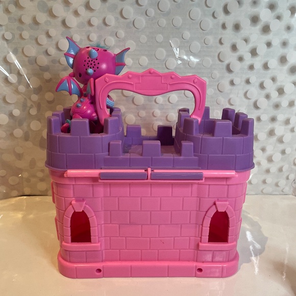 LITTLE PEOPLE FISHER PRICE PLAY AND N GO 🏰CASTLE - Picture 9 of 13